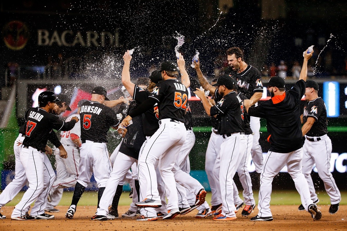 Какая команда в Высшей бейсбольной лиге самая рентабельная?